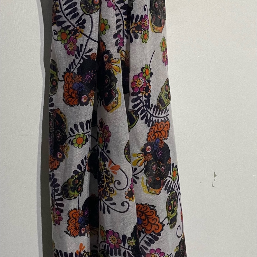Scarfs~Sugar Skulls~Day of the Dead~Black & White Preowned (2)